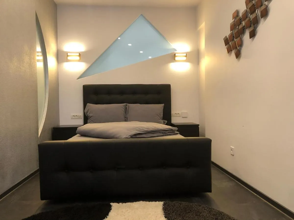 Stylish Westpark 2 Residence Lake View W8 Bucharest Romania